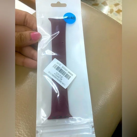 APPLE WATCH ASSORTED STRAPS. 999/- each. Gold rose gold black navy blue maroon - Picture 4 of 10